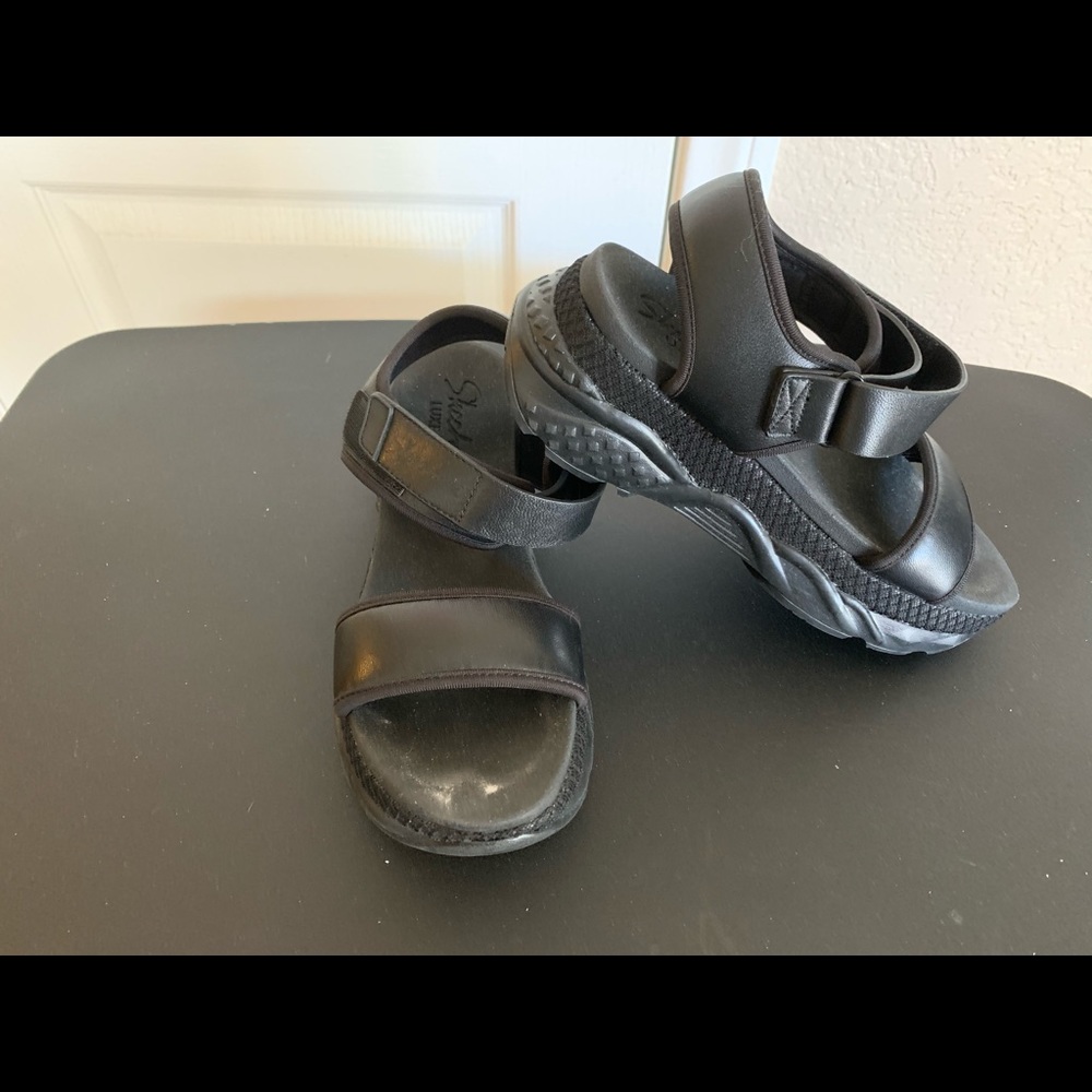 SKETCHERS sandal